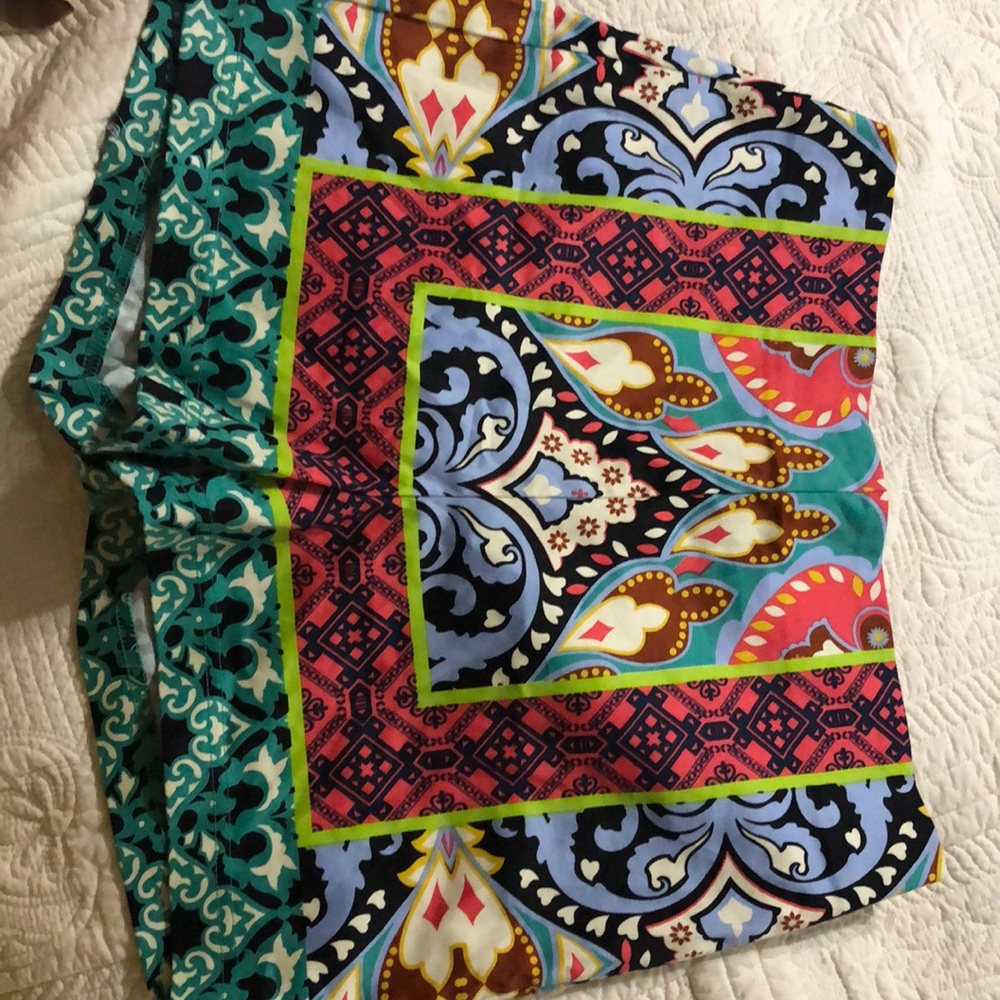 Shorts. Says Large but more a size 8.